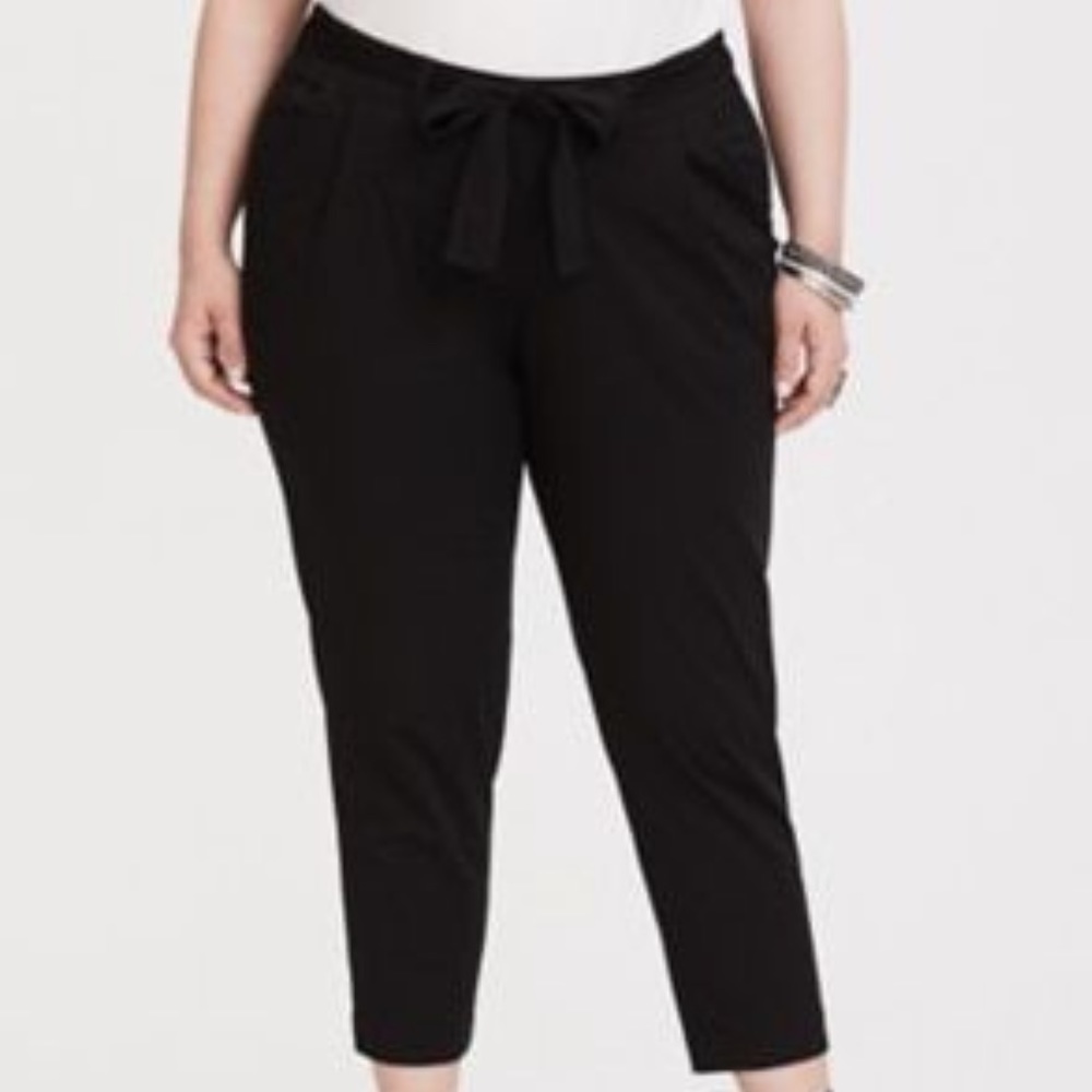 NWT - Torrid 0/12 - Black Stretch Challis Crop Pant
